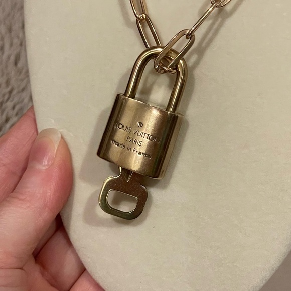 Louis Vuitton Lock and Key on a Paper clip Chain - Picture 8 of 8